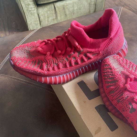 Yeezy 350 V2 compact red special edition - Picture 8 of 10